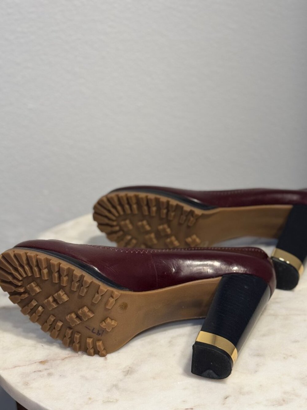Tory Burch Leanne Pump Patent Heel - Picture 5 of 5